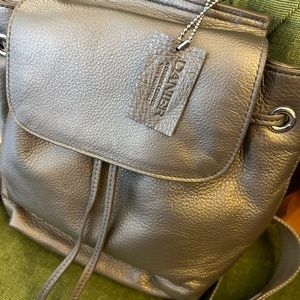 NWOT genuine, Danier leather purse backpack in olive green